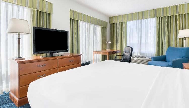 bedroom at Thousand Hills Resort Hotel