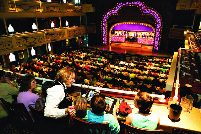 What does the Showboat Branson Belle package include near Thousand Hills Resort Hotel