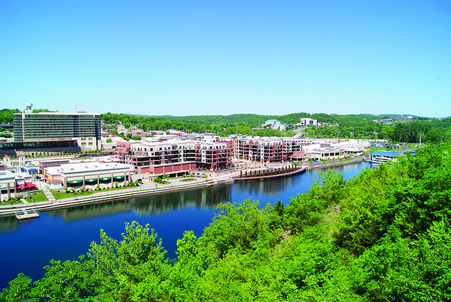 Branson Missouri hotel near Freedom Encounter with easy access to Highway 76 Music Boulevard and Silver Dollar City